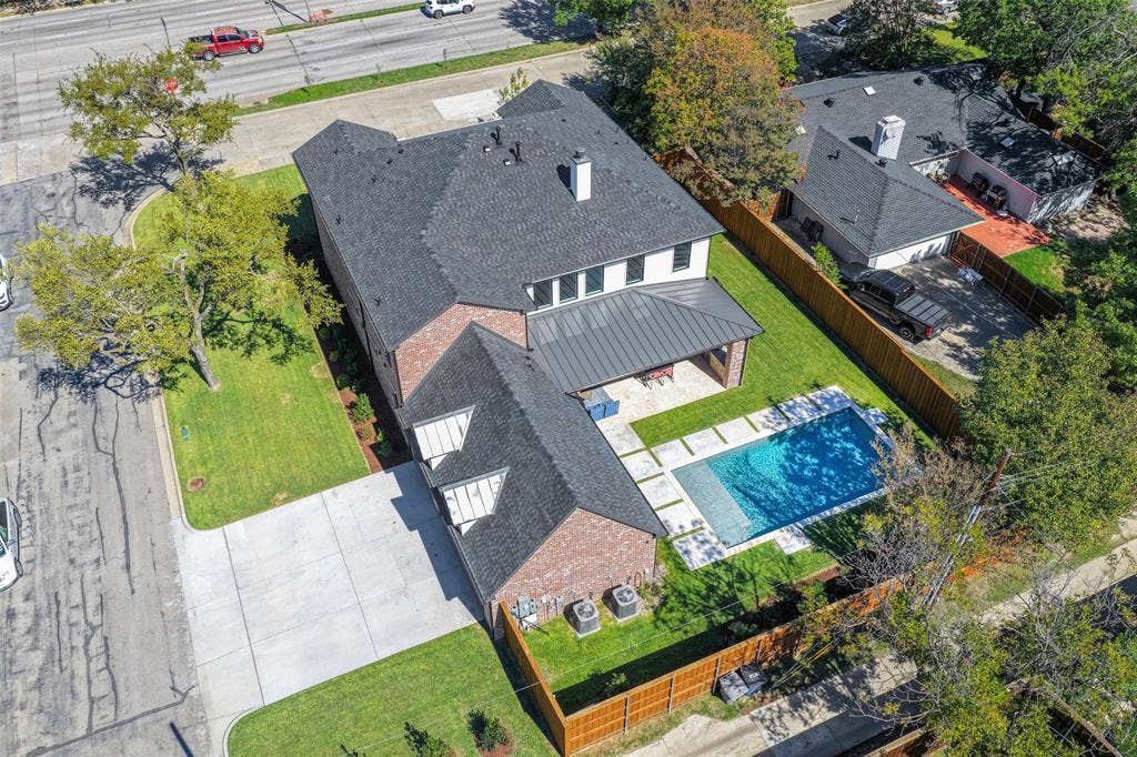 Large corner lot with 3 car garage!