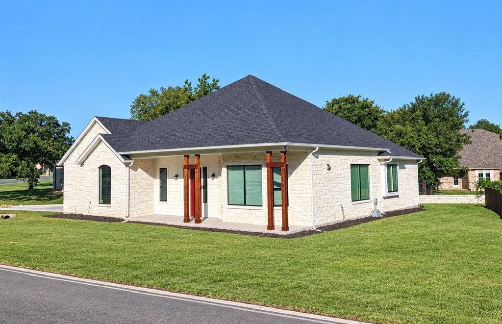 7006 Westover Drive, Granbury, TX 76049 7006 Westover Drive, Granbury, TX 76049