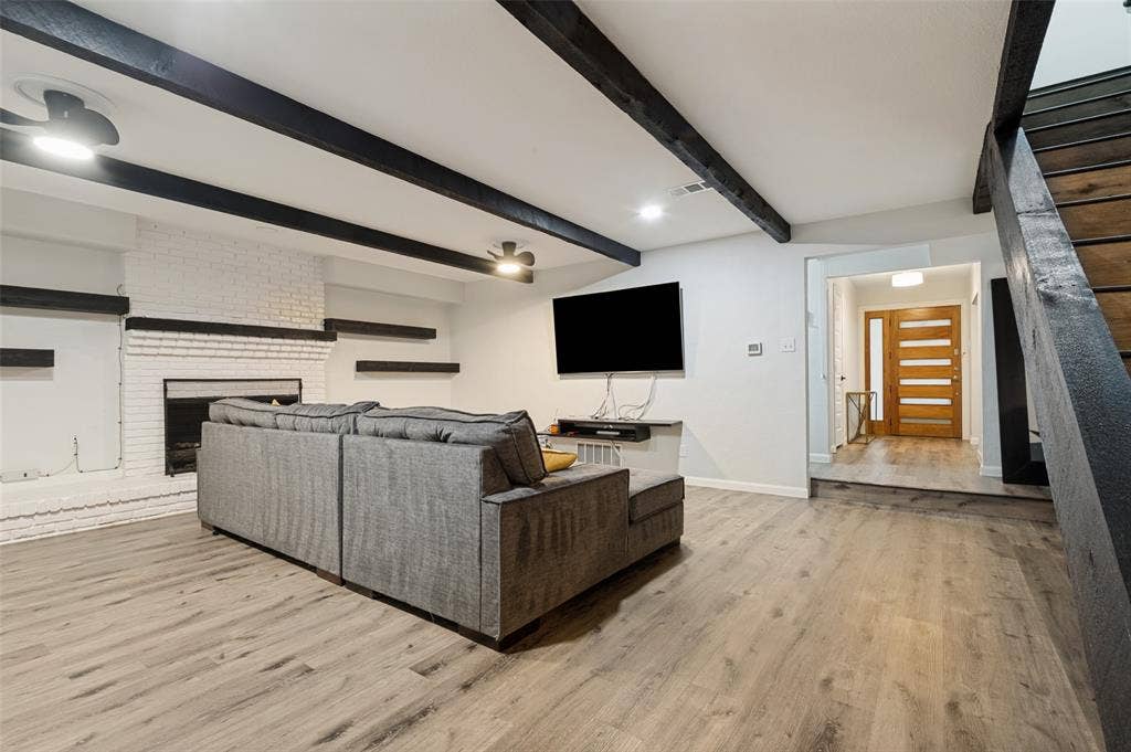1801 Green Oaks Drive, Irving, TX 75061