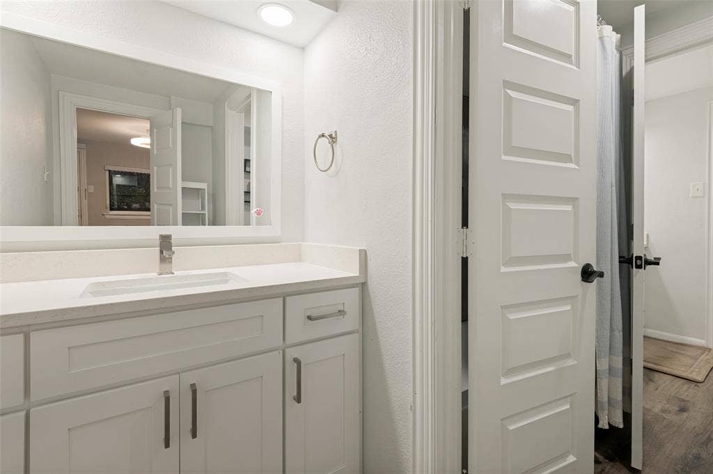 1801 Green Oaks Drive, Irving, TX 75061