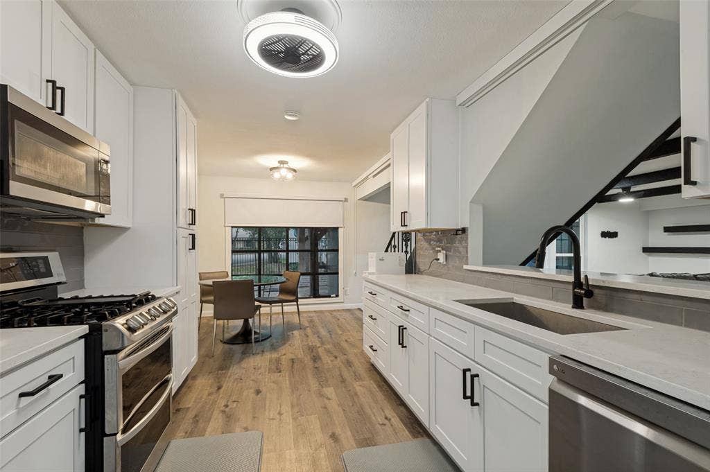 1801 Green Oaks Drive, Irving, TX 75061
