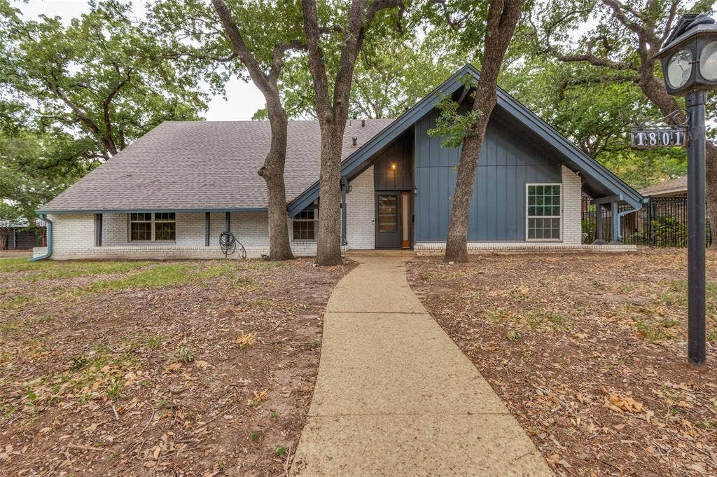 1801 Green Oaks Drive, Irving, TX 75061