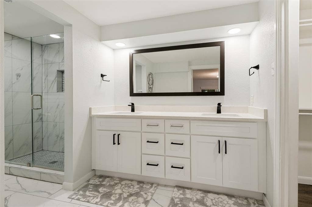 1801 Green Oaks Drive, Irving, TX 75061