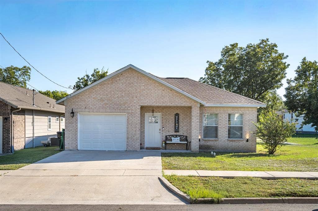 3315 Pickett Street, Greenville, TX 75401 3315 Pickett Street, Greenville, TX 75401