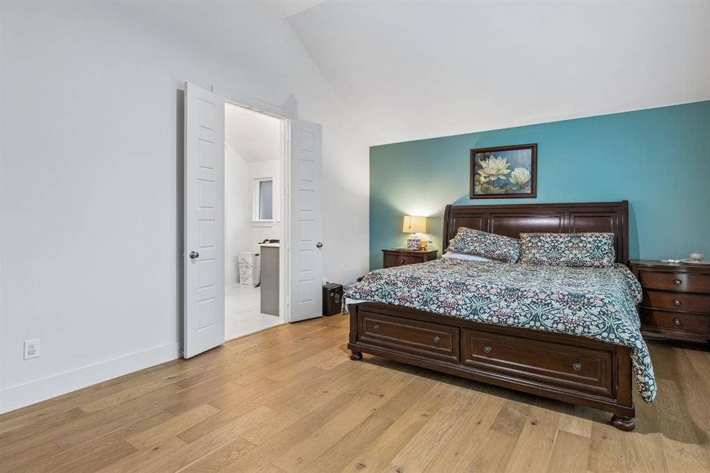 Vaulted ceilings, wood-finish flooring, and double doors