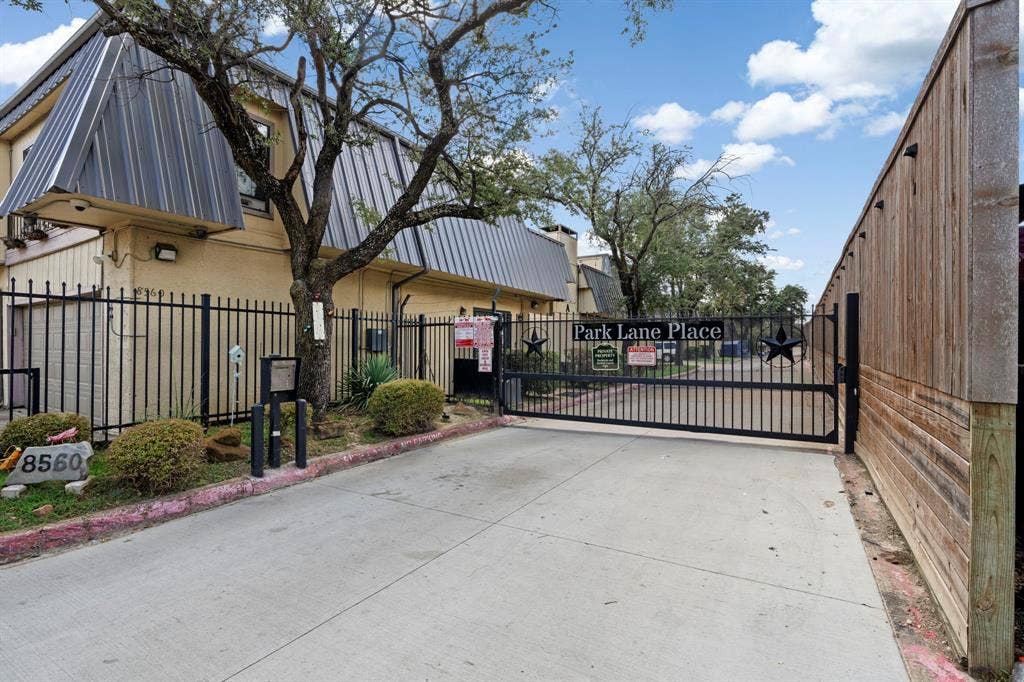 8560 Park Lane, #88/165, Dallas, TX 75231 8560 Park Lane, #88/165, Dallas, TX 75231
