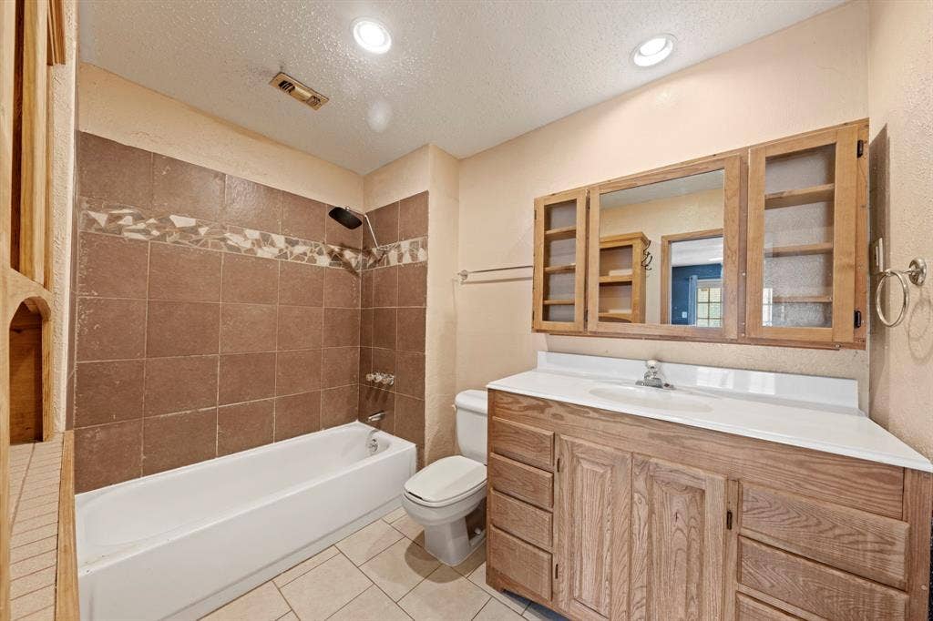 8560 Park Lane, #88/165, Dallas, TX 75231 8560 Park Lane, #88/165, Dallas, TX 75231