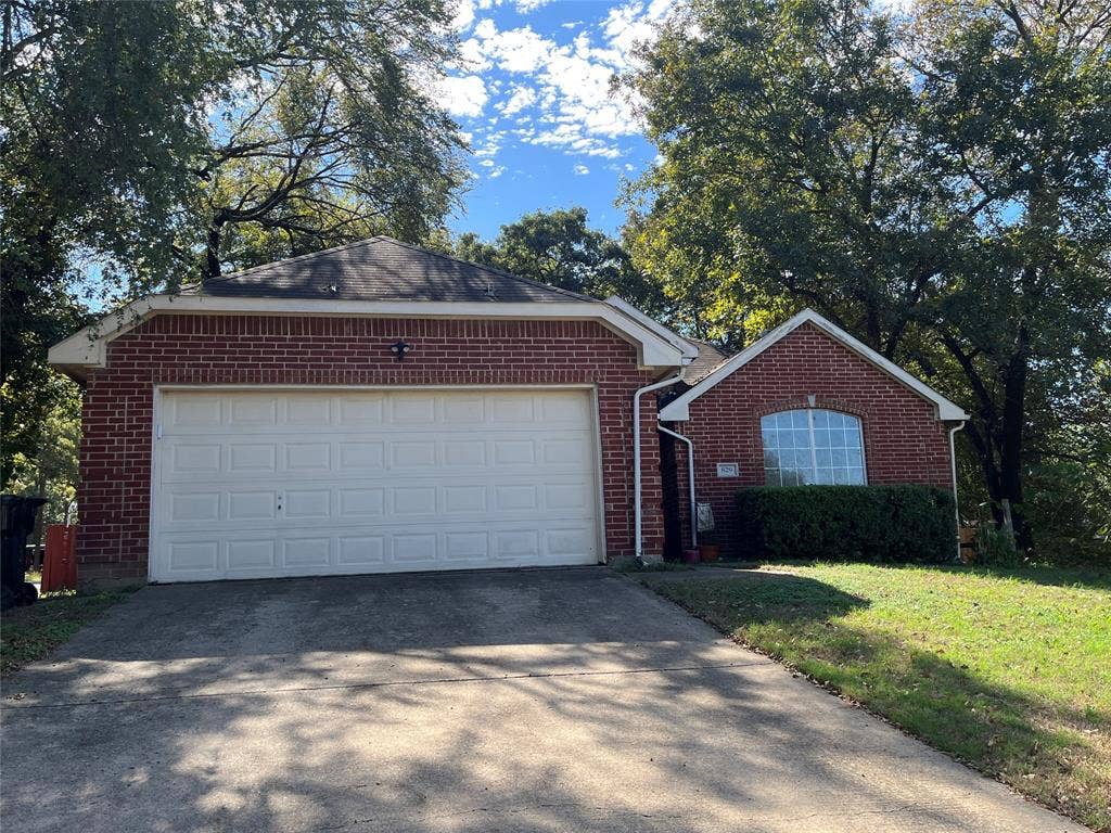 829 Shoreline Drive, West Tawakoni, TX 75474 829 Shoreline Drive, West Tawakoni, TX 75474