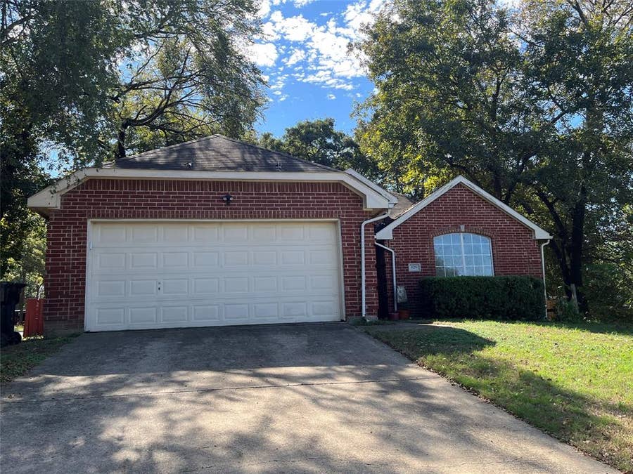 Property photo for 829 Shoreline Drive, West Tawakoni, TX