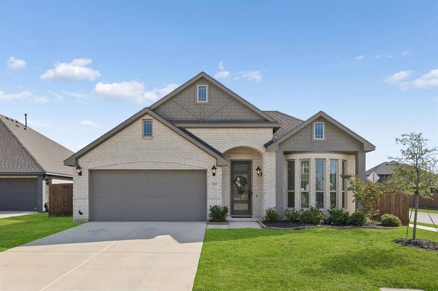 Property photo for 225 Clairmont Drive, Ponder, TX