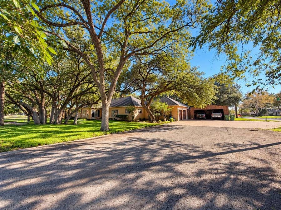 Property photo for 345 W Clinton Street, Dublin, TX