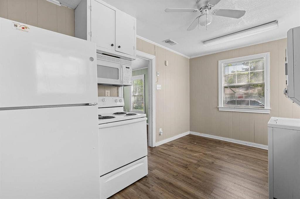 1212 Lewis Street, Bellmead, TX 76705