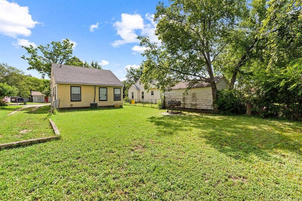 1212 Lewis Street, Bellmead, TX 76705