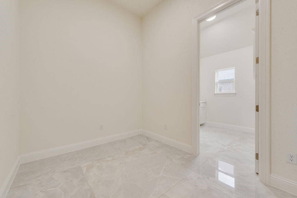 1424 Silent Springs Drive, Fort Worth, TX 76052
