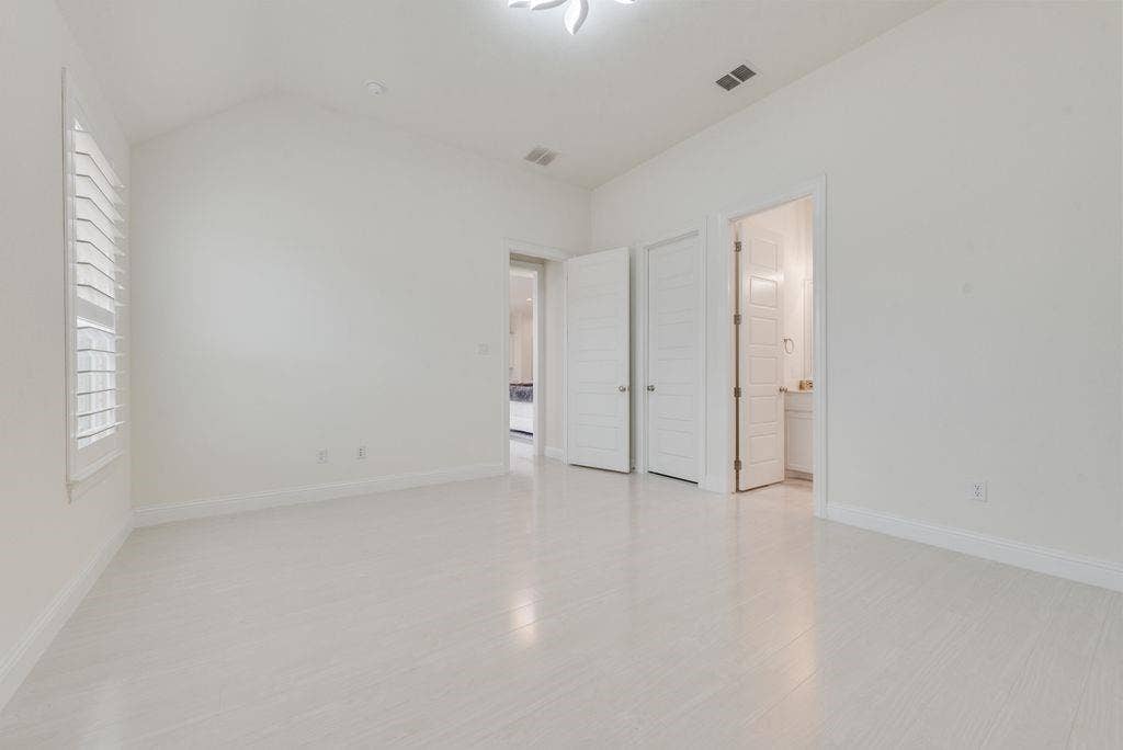 1424 Silent Springs Drive, Fort Worth, TX 76052