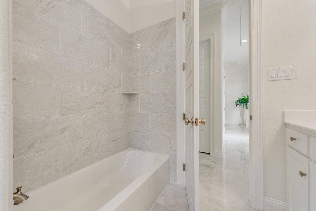 1424 Silent Springs Drive, Fort Worth, TX 76052