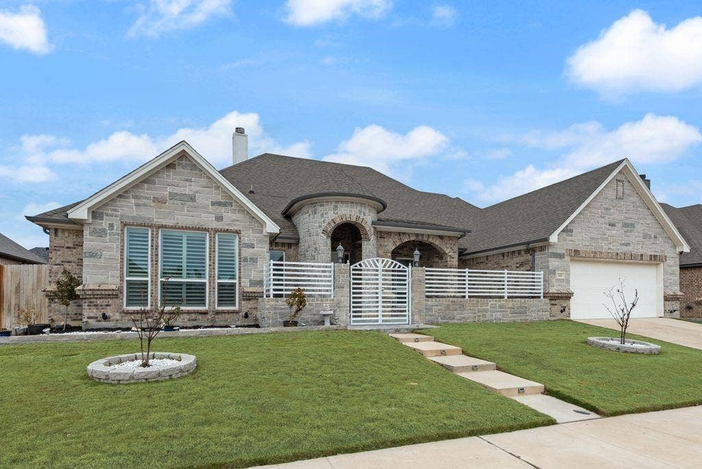 1424 Silent Springs Drive, Fort Worth, TX 76052