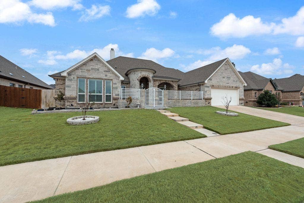 1424 Silent Springs Drive, Fort Worth, TX 76052