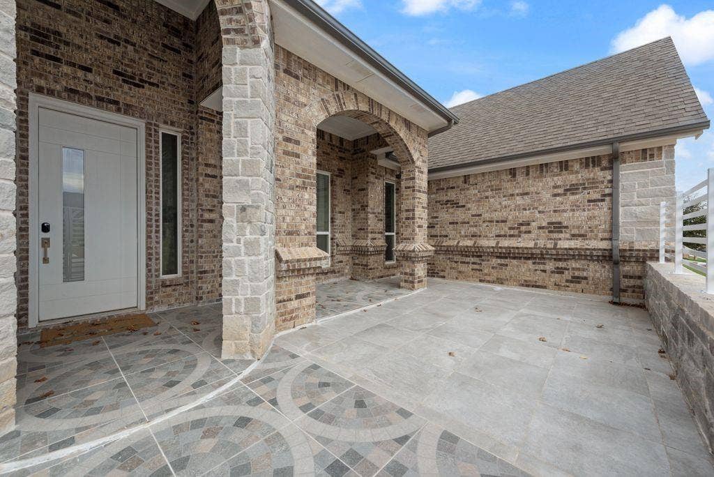 1424 Silent Springs Drive, Fort Worth, TX 76052