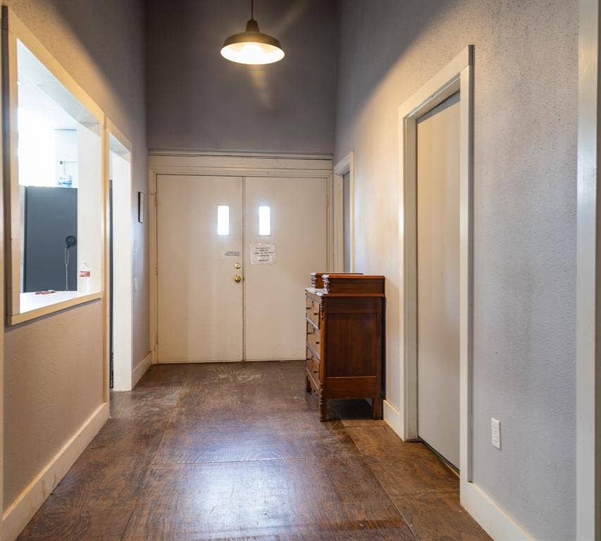417 E Wallace Street, San Saba, TX 76877