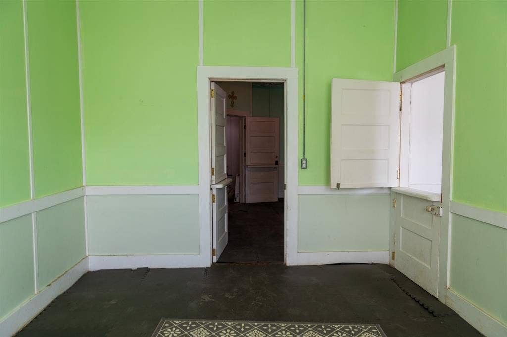 417 E Wallace Street, San Saba, TX 76877