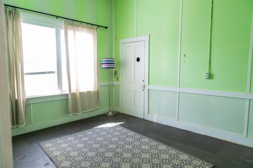 417 E Wallace Street, San Saba, TX 76877