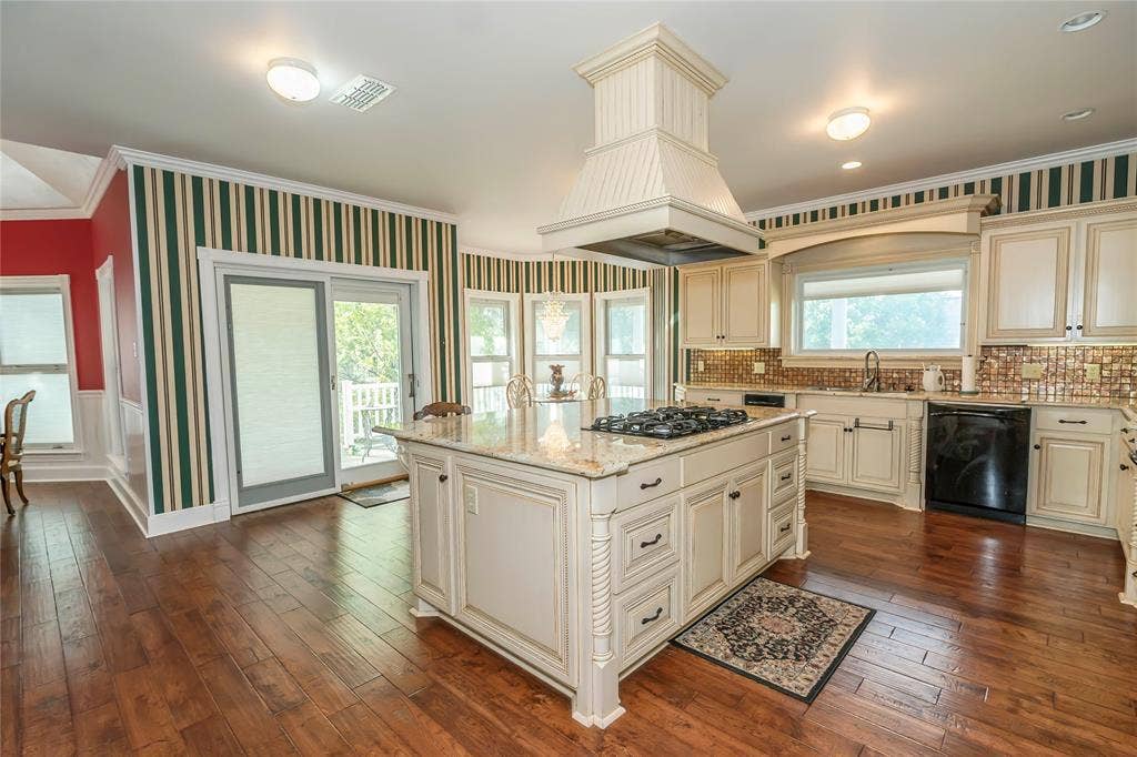 206 Poplar Street, Nocona, TX 76255