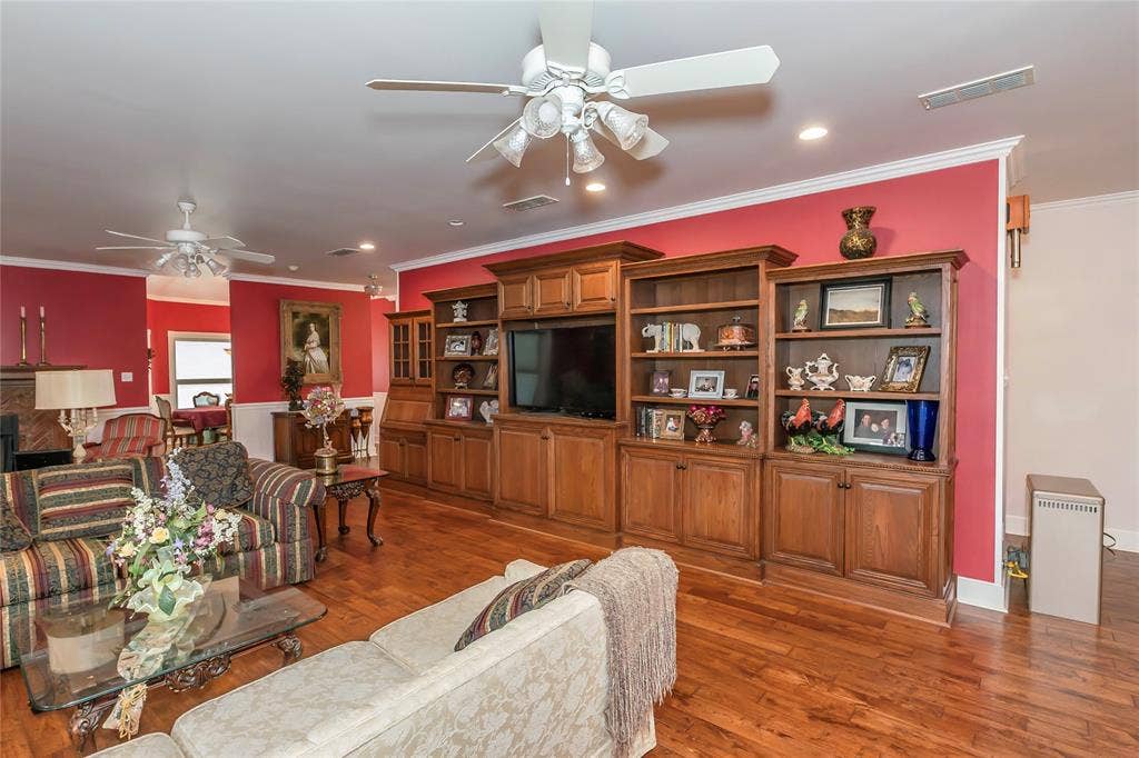 206 Poplar Street, Nocona, TX 76255