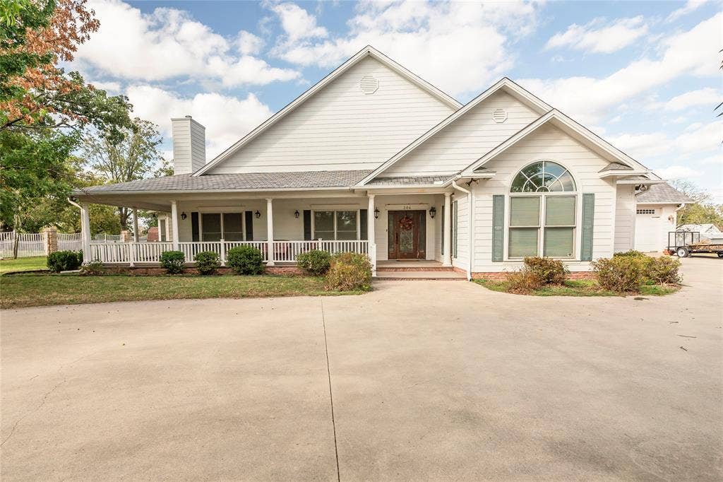 206 Poplar Street, Nocona, TX 76255