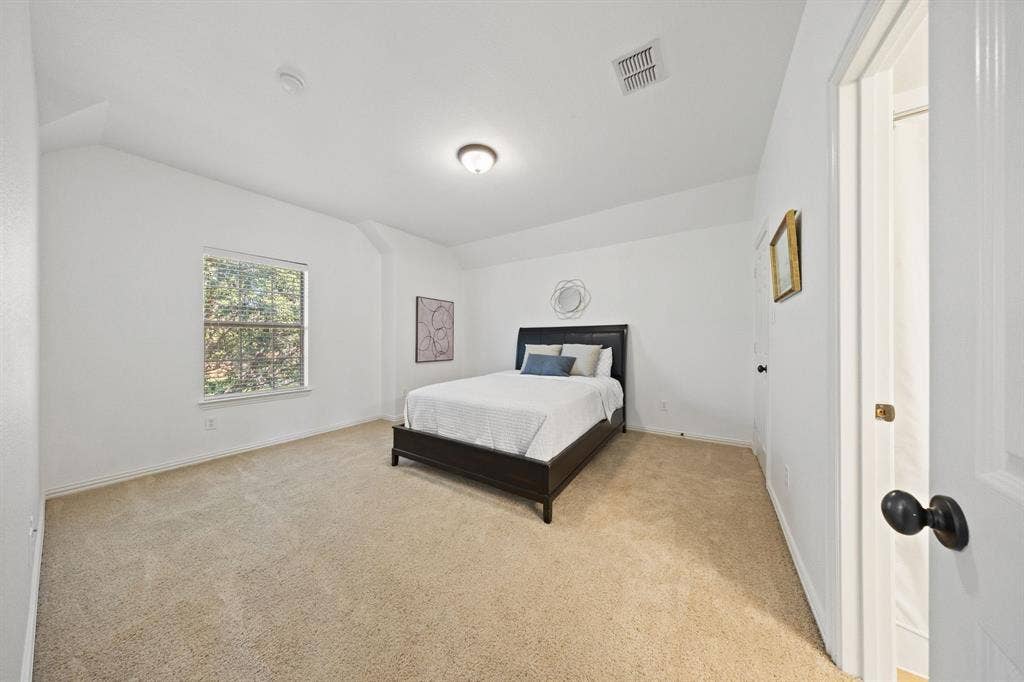 5731 Noble Oak Lane, Frisco, TX 75033 Bedroom with ensuite bath