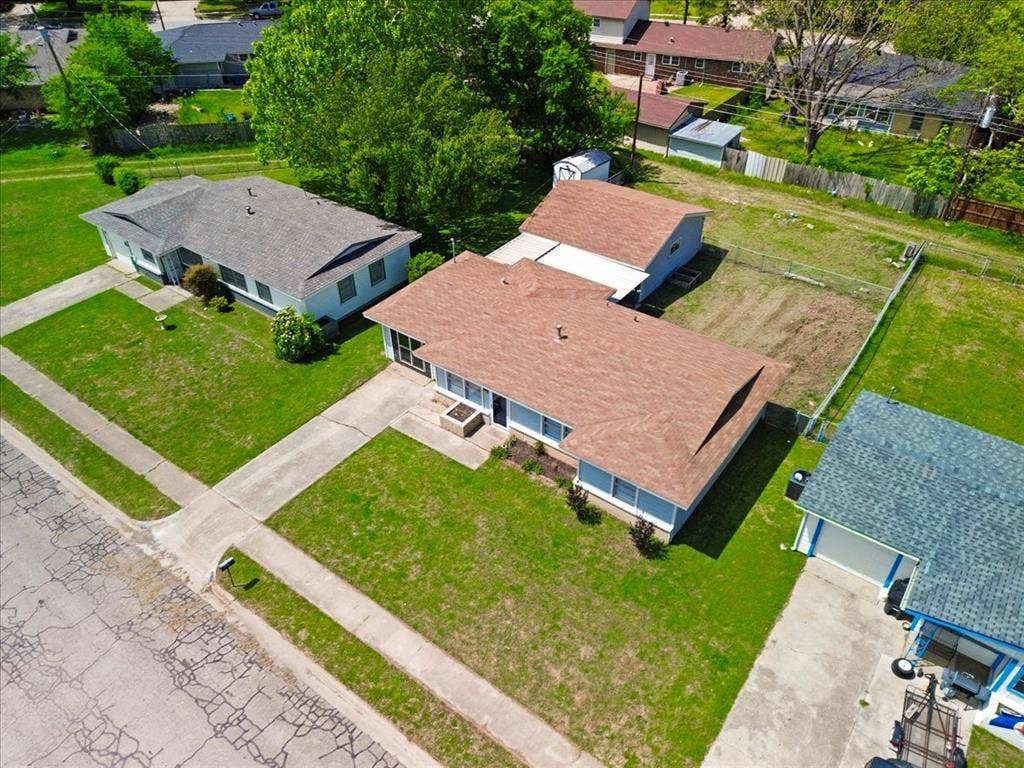 1308 Rose Avenue, Cleburne, TX 76033