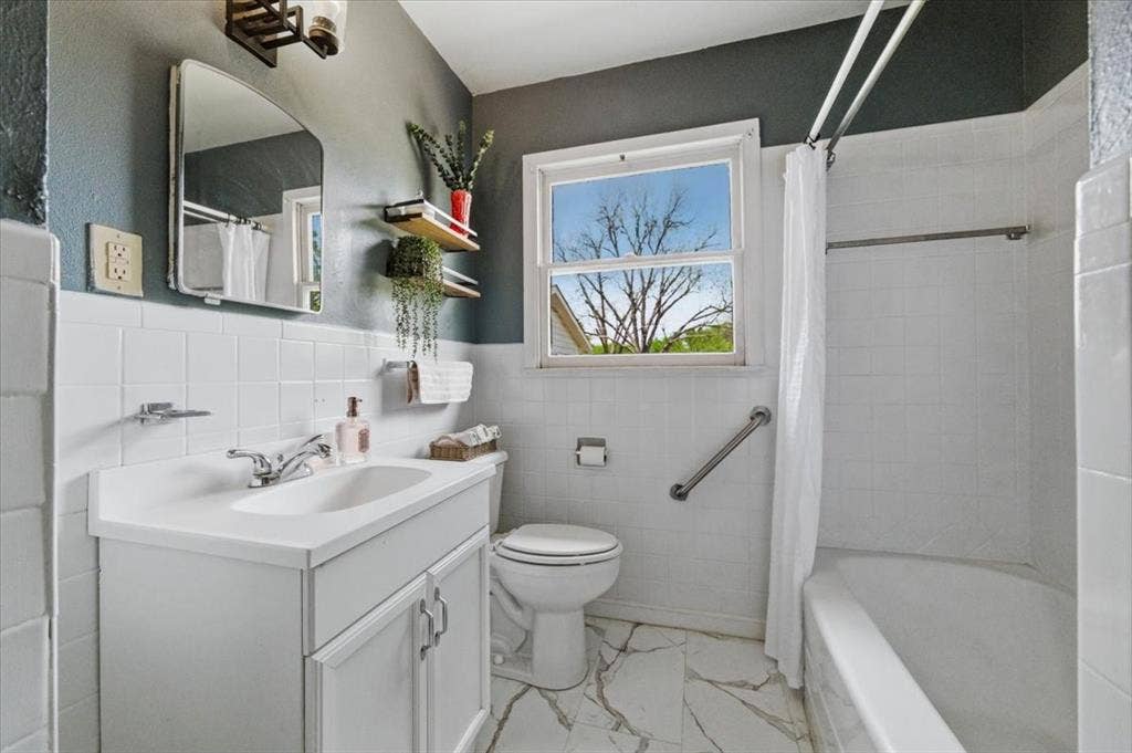 1308 Rose Avenue, Cleburne, TX 76033