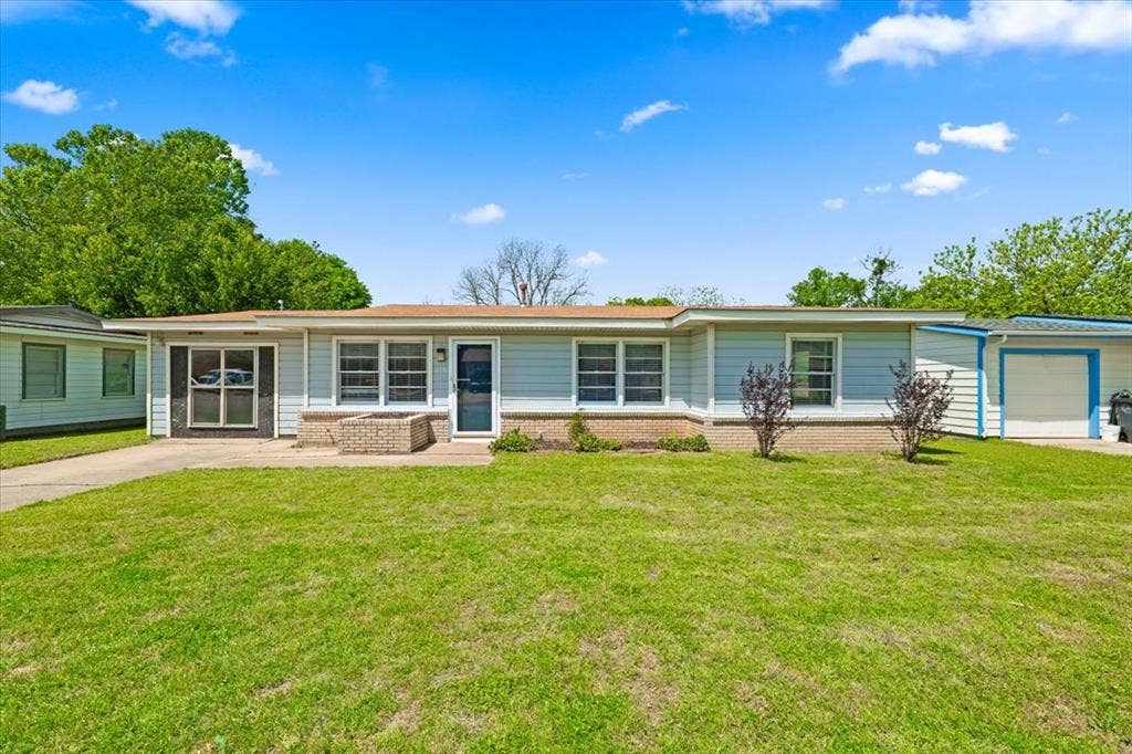 1308 Rose Avenue, Cleburne, TX 76033