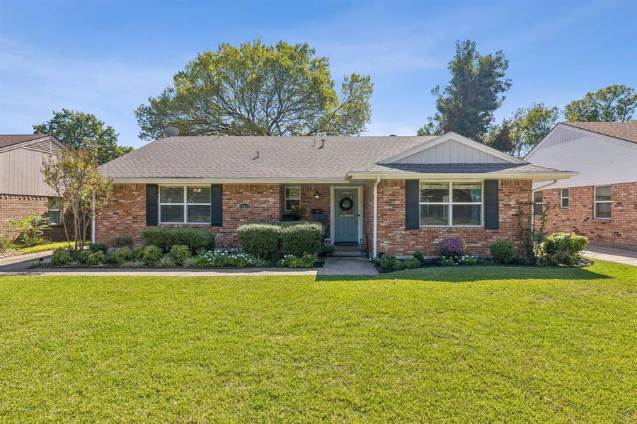 Property photo for 10622 MAPLERIDGE Drive, Dallas, TX