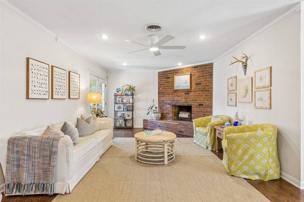 10622 MAPLERIDGE Drive, Dallas, TX 75238 10622 MAPLERIDGE Drive, Dallas, TX 75238
