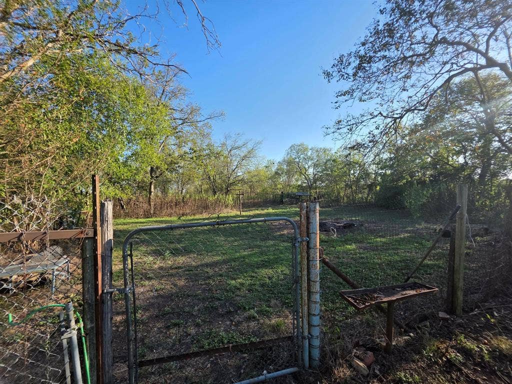 713 W Fannin, Mexia, TX 76667