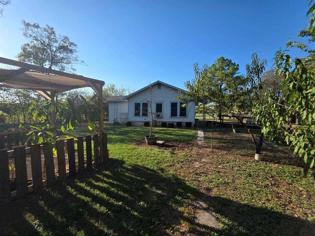 713 W Fannin, Mexia, TX 76667