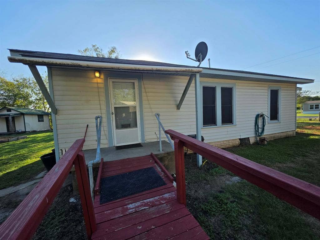 713 W Fannin, Mexia, TX 76667