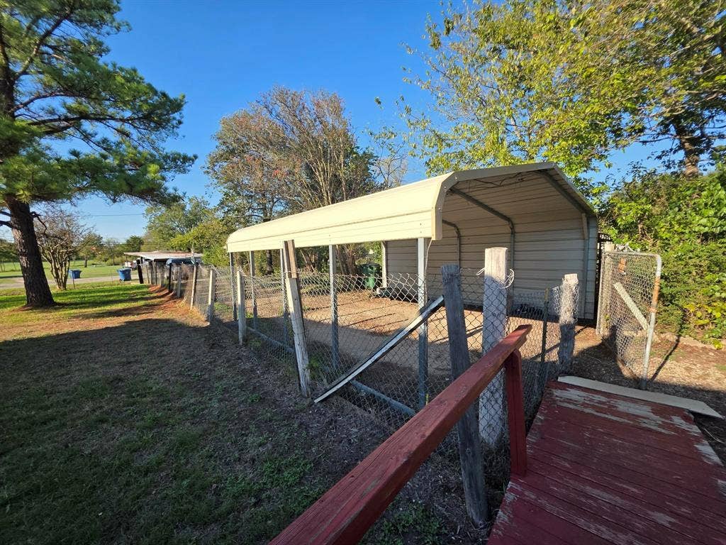 713 W Fannin, Mexia, TX 76667