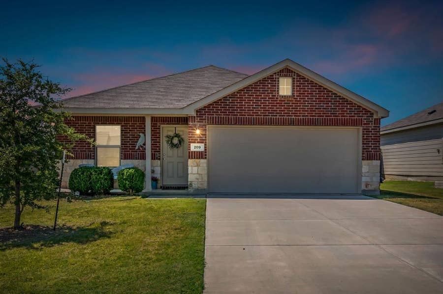 Property photo for 209 Wishbone Lane, Fort Worth, TX