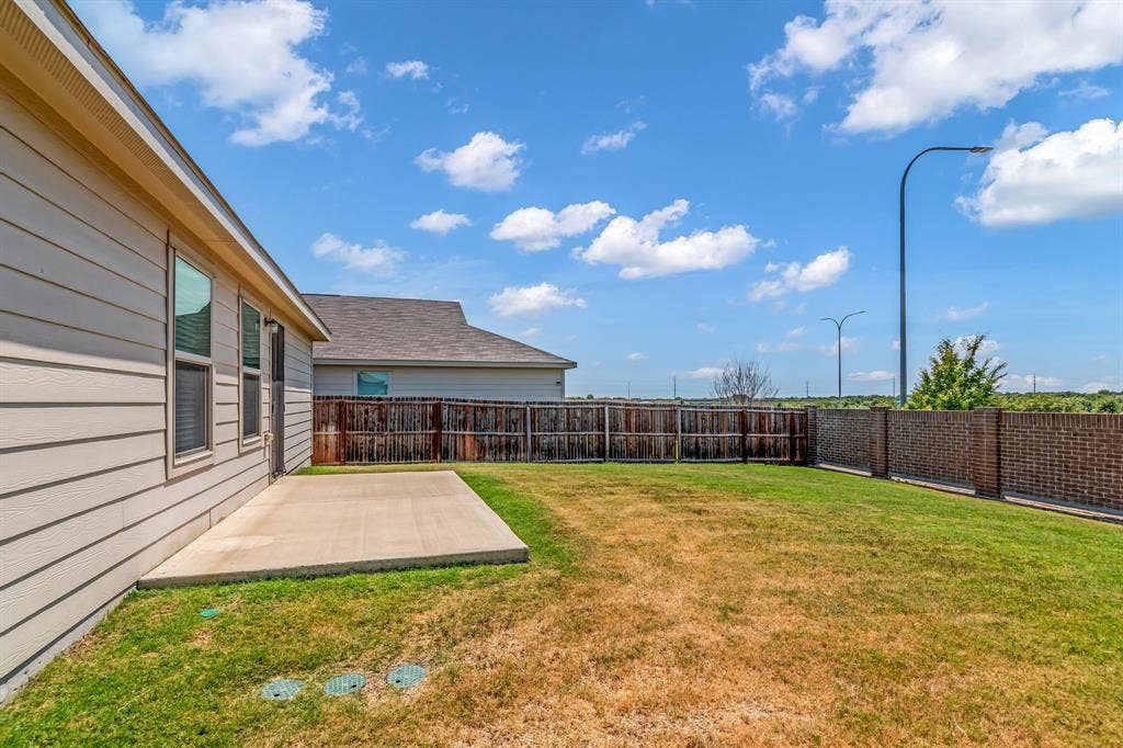 209 Wishbone Lane, Fort Worth, TX 76052