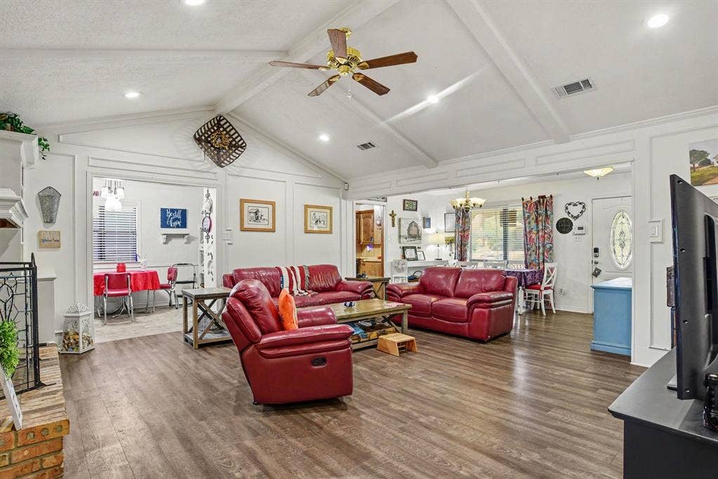 337 E Grubb Drive, Mesquite, TX 75149 337 E Grubb Drive, Mesquite, TX 75149