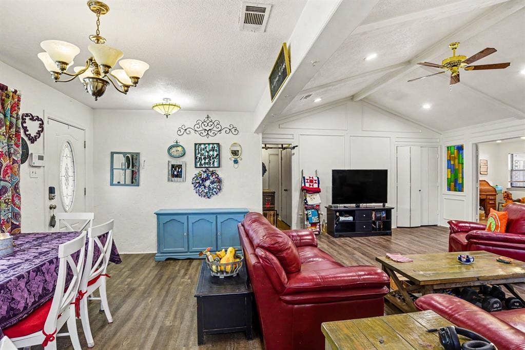 337 E Grubb Drive, Mesquite, TX 75149 337 E Grubb Drive, Mesquite, TX 75149