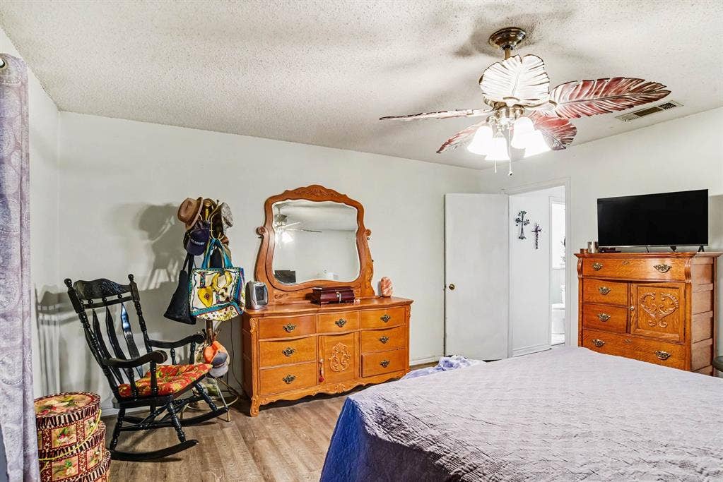 337 E Grubb Drive, Mesquite, TX 75149 337 E Grubb Drive, Mesquite, TX 75149