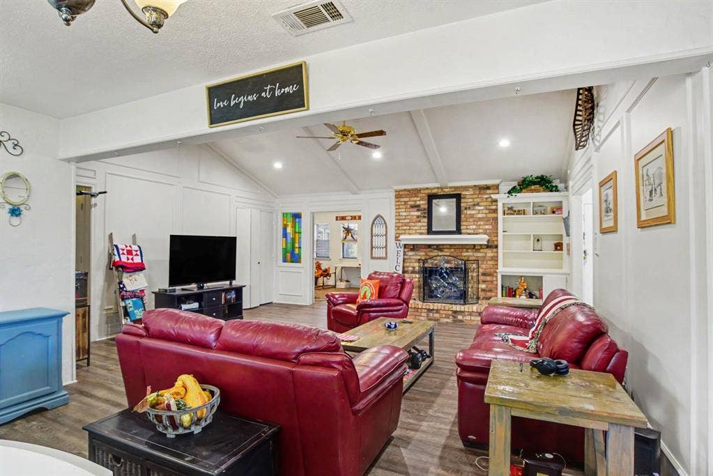337 E Grubb Drive, Mesquite, TX 75149 337 E Grubb Drive, Mesquite, TX 75149