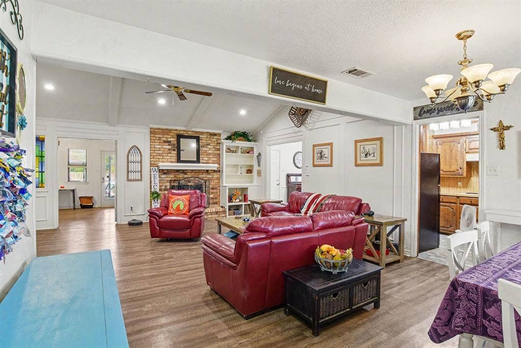 337 E Grubb Drive, Mesquite, TX 75149 337 E Grubb Drive, Mesquite, TX 75149