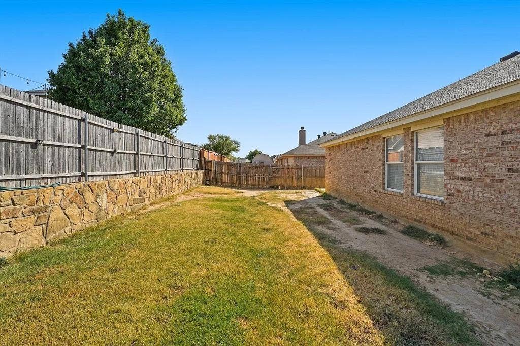 908 Crowder Drive, Crowley, TX 76036