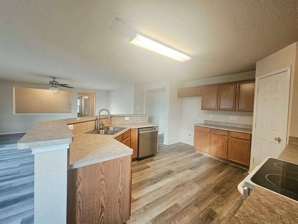 5349 Cameron Drive, Grand Prairie, TX 75052 5349 Cameron Drive, Grand Prairie, TX 75052