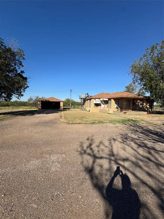 1593 Irvin Road Road, Quanah, TX 79252 1593 Irvin Road Road, Quanah, TX 79252