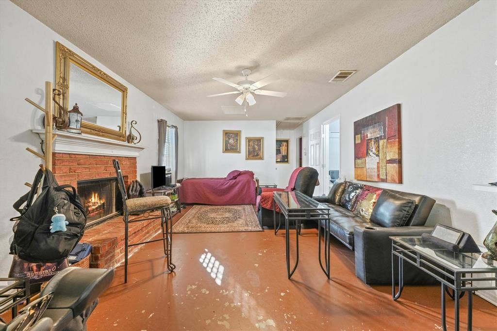 2634 Gooch Street, Dallas, TX 75241 2634 Gooch Street, Dallas, TX 75241